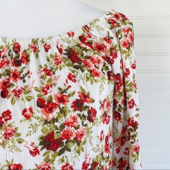 Floral off the shoulder Top Size Medium - Picture 4 of 9